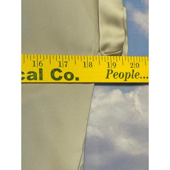 Women's Express silky Top blouse cream color curved hem size small - Picture 6 of 8